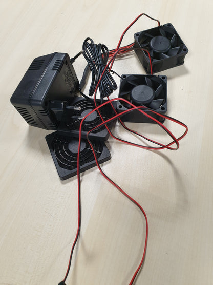 239698 - LUCKY REPTILE Ventilator Terra - 2 x 12V/6cm, Kit Ventilatorësh me Tension të Ulët dhe Transformator, I Zgjerueshëm në 4 Ventilatorë, I Heshtur dhe i Kontrolluar Termikisht