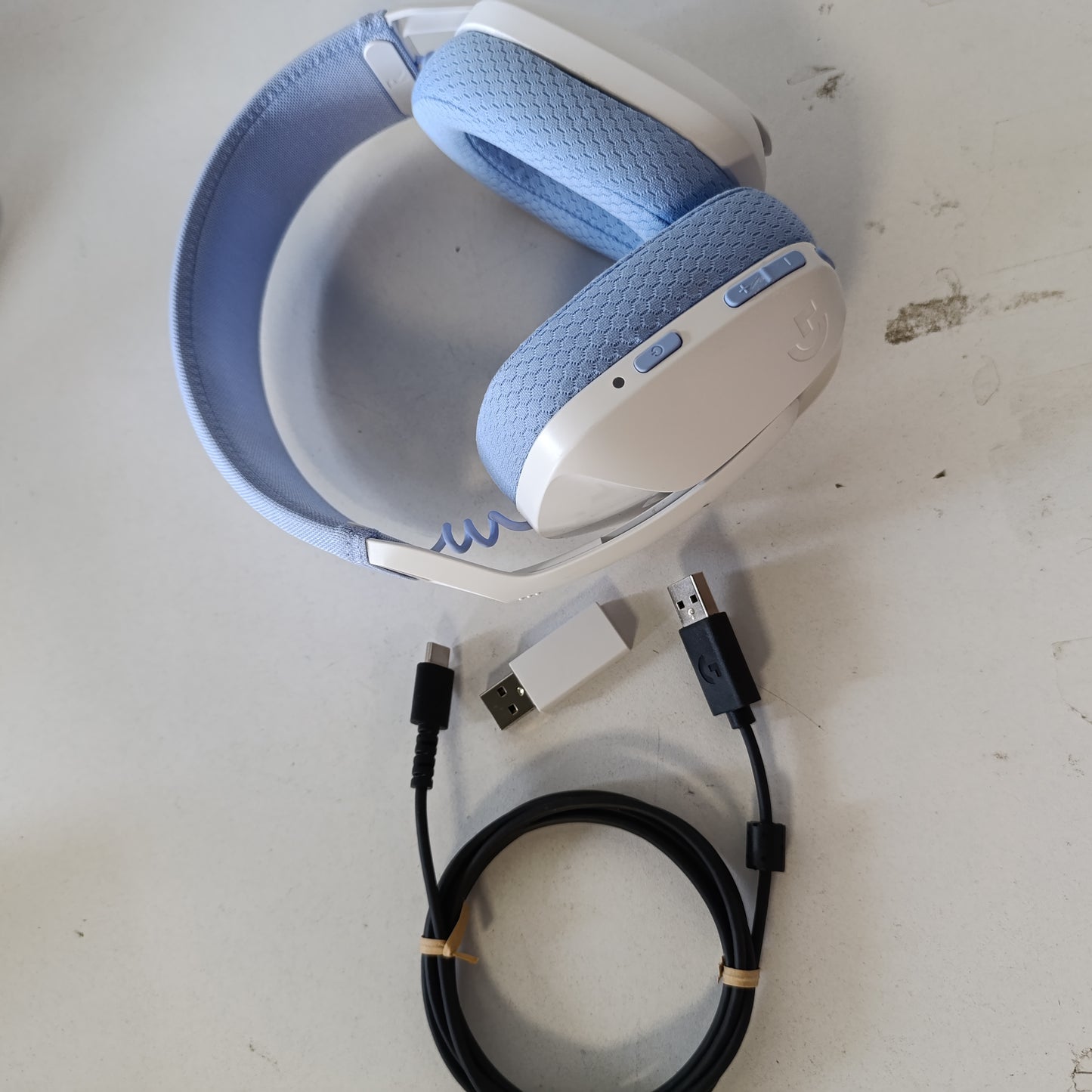 266186 - LOGITECH G G435 LIGHTSPEED - Kufje për Lojëra me Pa Tel Bluetooth, Kufje të Lehta Mbi Vesh, Mikrofonë të Integruar, Jetëgjatësi Baterie 18-Orë, Kompatibël me Dolby Atmos, PC, PS4, PS5, Smartphone - E Bardhë