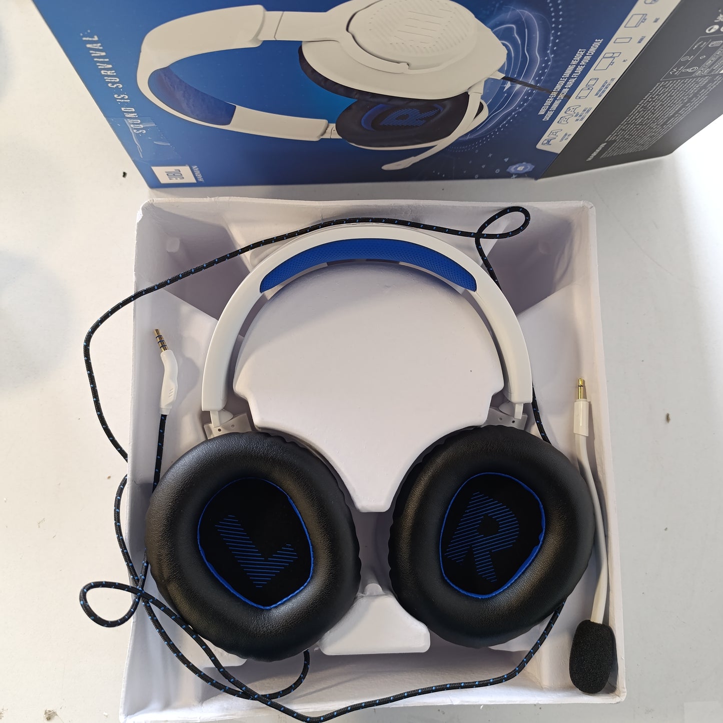 266371 - JBL QUANTUM 100P – KUFJE PËR LOJËRA ME TEL, MIKROFON TË LËVIZSHËM, PËR PLAYSTATION, E BARDHË DHE BLU