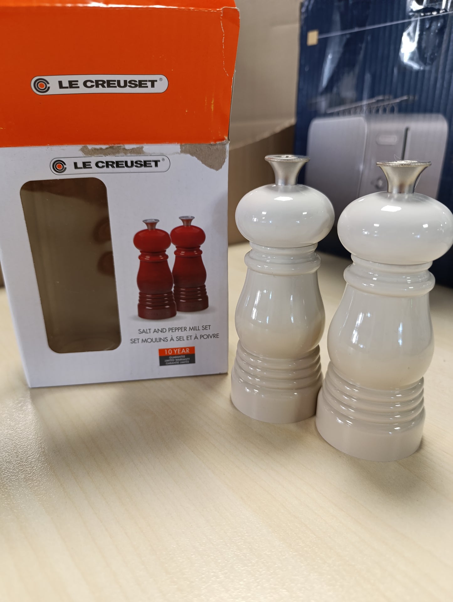 221219 - LE CREUSET Set me 2 mullinj të vegjël kripe dhe piperi, plastikë ABS, 5 x 5 x 12.1 cm, i bardhë
