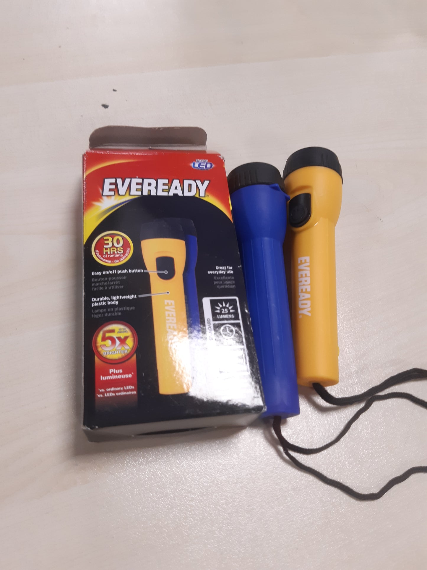 253596 - ENERGIZER Dritë dore LED Eveready, Pako me 2, Shumë e ndritshme, Rezistent ndaj ujit, 4 bateri AA, Blu/E verdhë