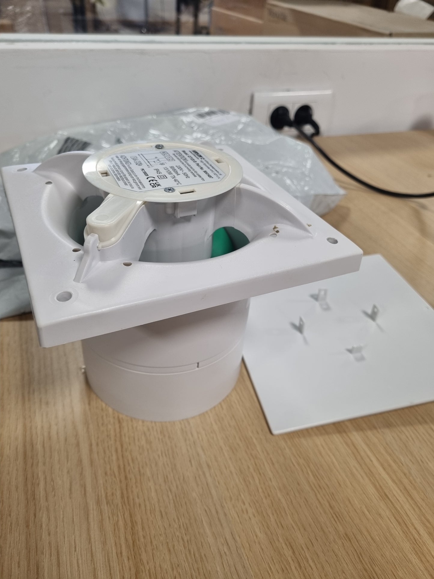 114087 - AIRFLOW Ventilator thithës për banjo QT120B Basic, 120 mm, Prodhim Gjermanë, me 2 shpejtësi, Niveli i zhurmës 32 dB(A), Fuqia 10/13 W, Fluksi deri në 47 l/s, QuietMark, Garanci 3-vjeçare