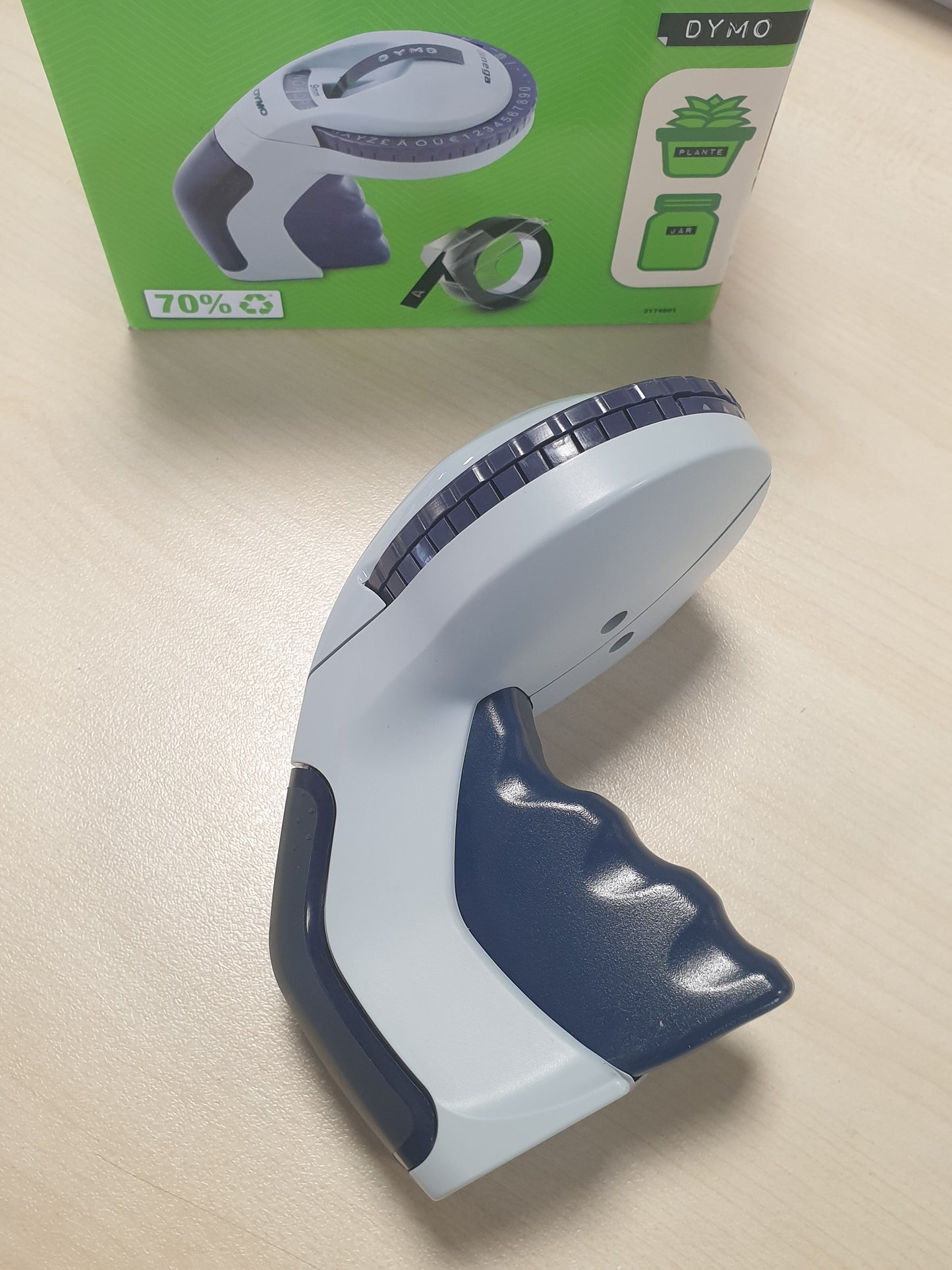 266861 - DYMO Omega Makinë për krijimin e etiketave e vogël me sistem rrotullimi dhe klikimi, dizajn ergonomik, për projekte shtëpiake, artizanale dhe hobi