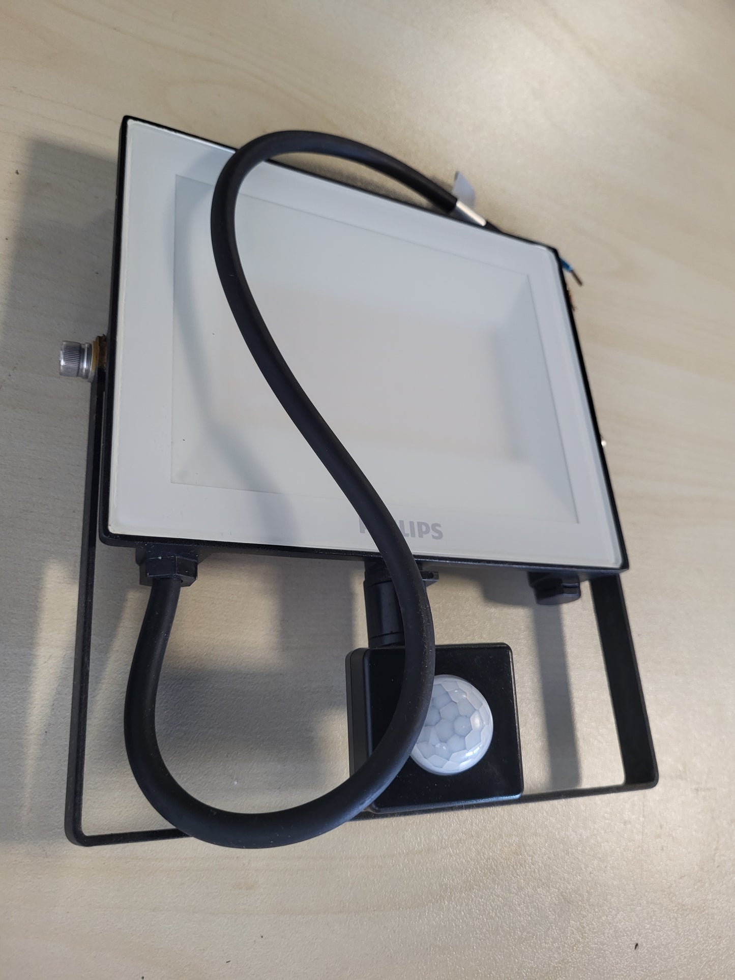 222152 - PHILIPS Dritë e jashtme Lois me sensor, 50 W, 5000 K, e zezë