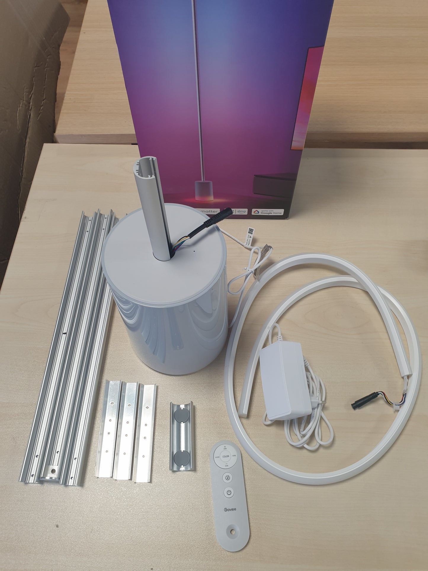 245183 - GOVEE Llambë Dyshemeje LED RGBIC 152cm, 1725lm, me Telekomandë, Sinkronizim Muzikor, 82 Modalitete Skenash, Gri