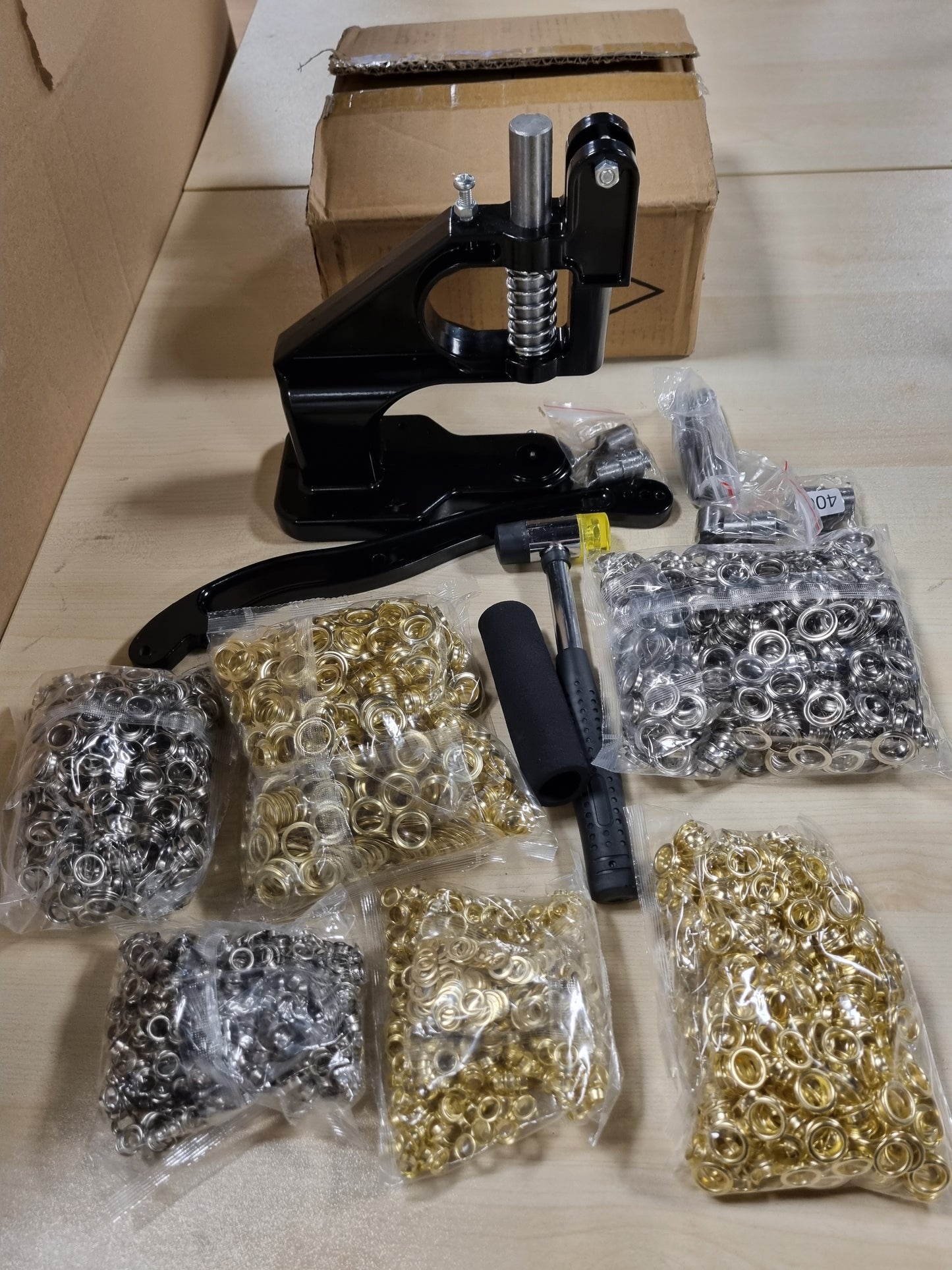 217303 - Pincë profesionale për vrima, set me fëndyell, makinë prerëse me thumba, 1500 vrima (diametri 6 mm, 10 mm, 12 mm), ideale për pëlhura, tendë dhe vela dielli
