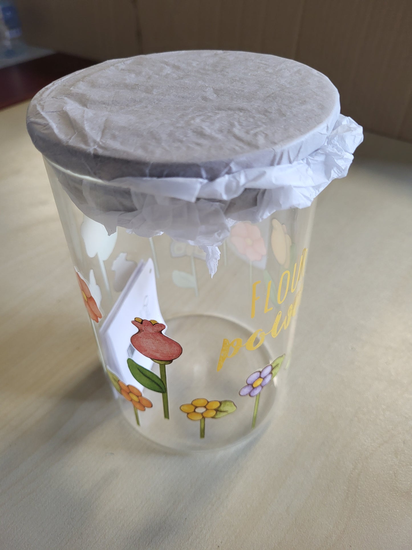 209877 - THUN - Kavanoz Qelqi Mielli, Dekoruar Me Motive Lulesh, Kapak Druri Akacie, Seria Happy Country Line, Ø 10 cm, Lartësi 15 cm, Kapacitet 900 ml