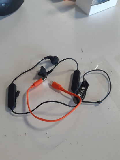268221 - JBL Endurance Run 2, Kufje sportive rezistente ndaj djersës, me ngjyrë të zezë, funksion të integruar pa duar dhe kabllo