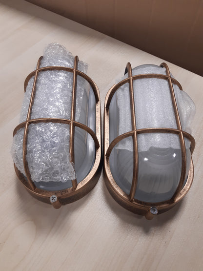 208384 - 2 COPË dríte ovale për tavani, të përshtatshme për ambiente të jashtme, me standardin IP44 për rezistencë ndaj ujit, ndërtuar me grilë alumini në ngjyrë bronzi antike dhe abazhur prej xhami, ideale për ballkon