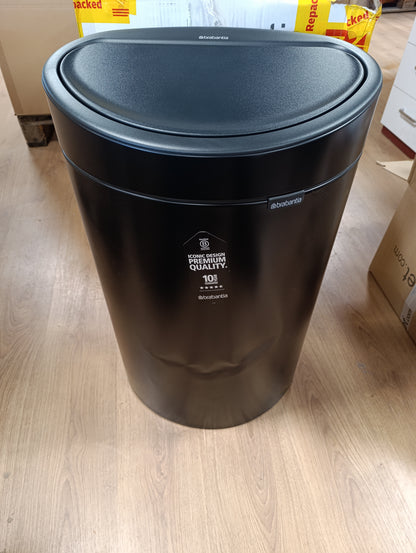 213045 - BRABANTIA Kosh Mbeturinash me futje plastike të lëvizshme, i zi mat, 40 L.