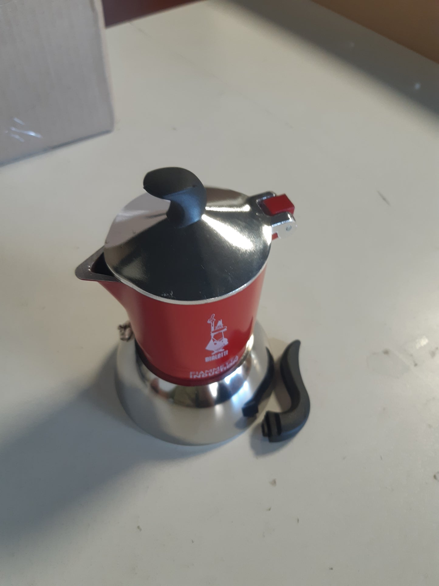 187645 - BIALETTI Fiammetta Makinë Kafeje me Induksion, Kapacitet për 2 Filxhanë (100ml), e Përshtatshme për të Gjitha Sobat, Dizajn Elegant, Ngjyra e Kuqe