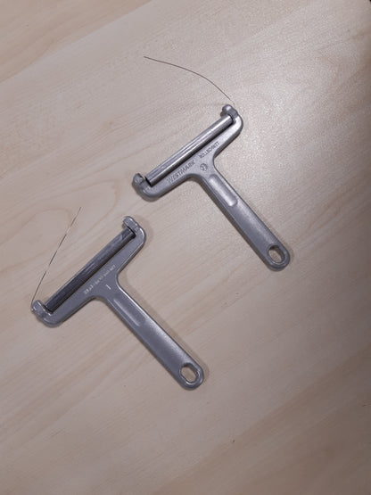 198036 - Prerës Djathi WESTMARK me 2 Rrotullues dhe Tel Prerës, Trashësi e Ndryshueshme e Prerjes, Materiali: Çeliku Inox/Alumini, Modeli: Rollschnitt, Ngjyra: Argjend, Kod: 710022E3