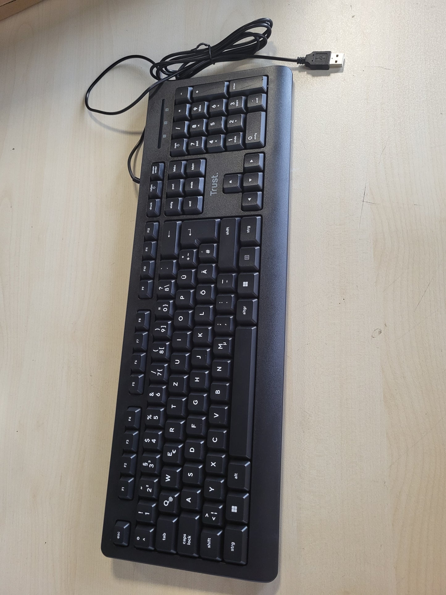 269153 - TRUST Tastierë me tela Taro, Paraqitje gjermane QWERTZ, Lidhje USB, Gjatësi kablloje 1.8 m, Rezistent ndaj spërkatjeve, E zezë