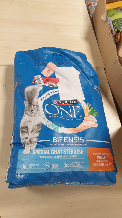 183372 - PURINA ONE BIFENSIS për Macet e Sterilizuara, Ndihmon në Forcimin e Sistemit Imunitar dhe Ekuilibrin e Mikrobiomës, Pulë, Qese 7.5 kg