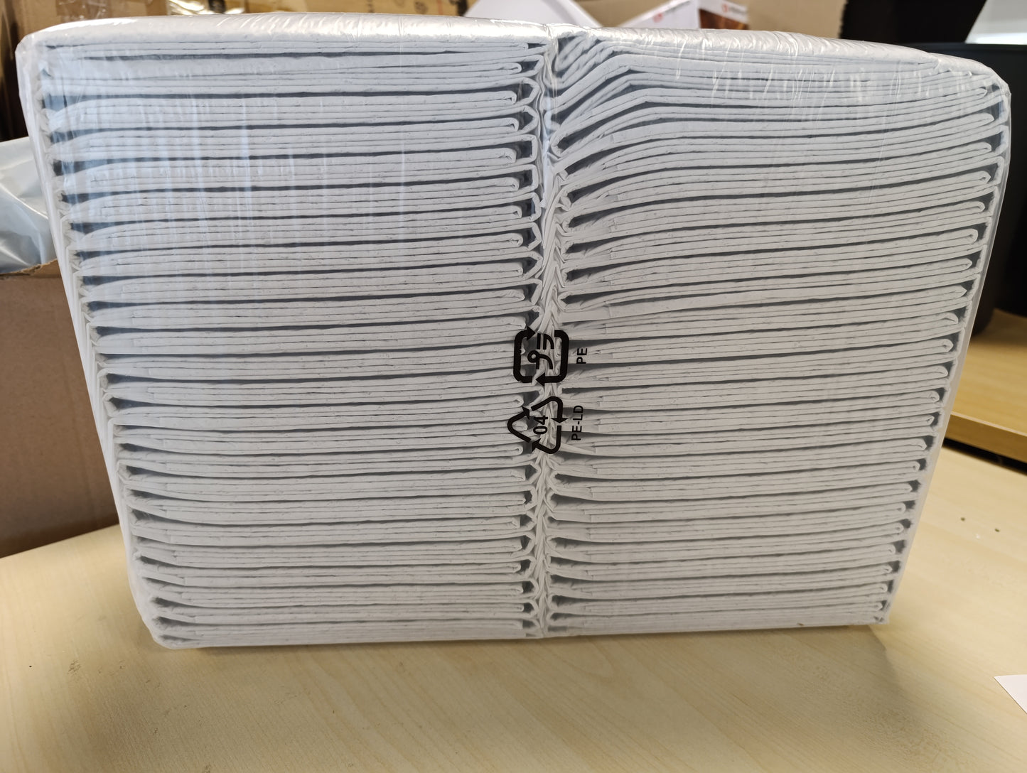 256169 - AMAZON BASICS - Jastëkë stërvitjeje për kontrollin e aromës së qymyrit, të papërshkueshëm nga rrjedhjet, XL, pako me 50 copë, gri