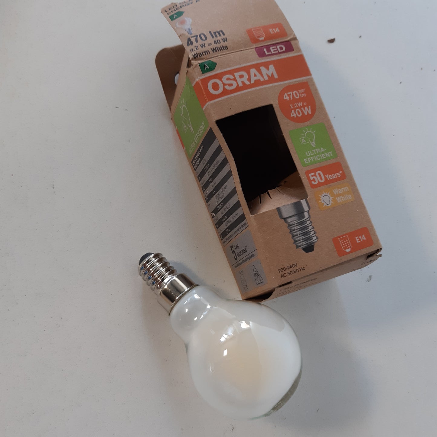 248639 - OSRAM Llambë LED mini-sfere klasike, 2.2 W / 470 lm, klasa A, dritë e bardhë e ngrohtë (2700 K), CRI 80, xham i akrilikuar pa plumb, bazë E14, IP20, diametër 45 mm