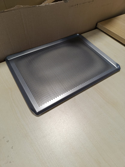 247708 - PATISSE 03640 – Tepsi pjekjeje e shpuar me skaje të ngritura, Sipërfaqe argjendi, Çelik i veshur, Gri argjendi, 40x30cm