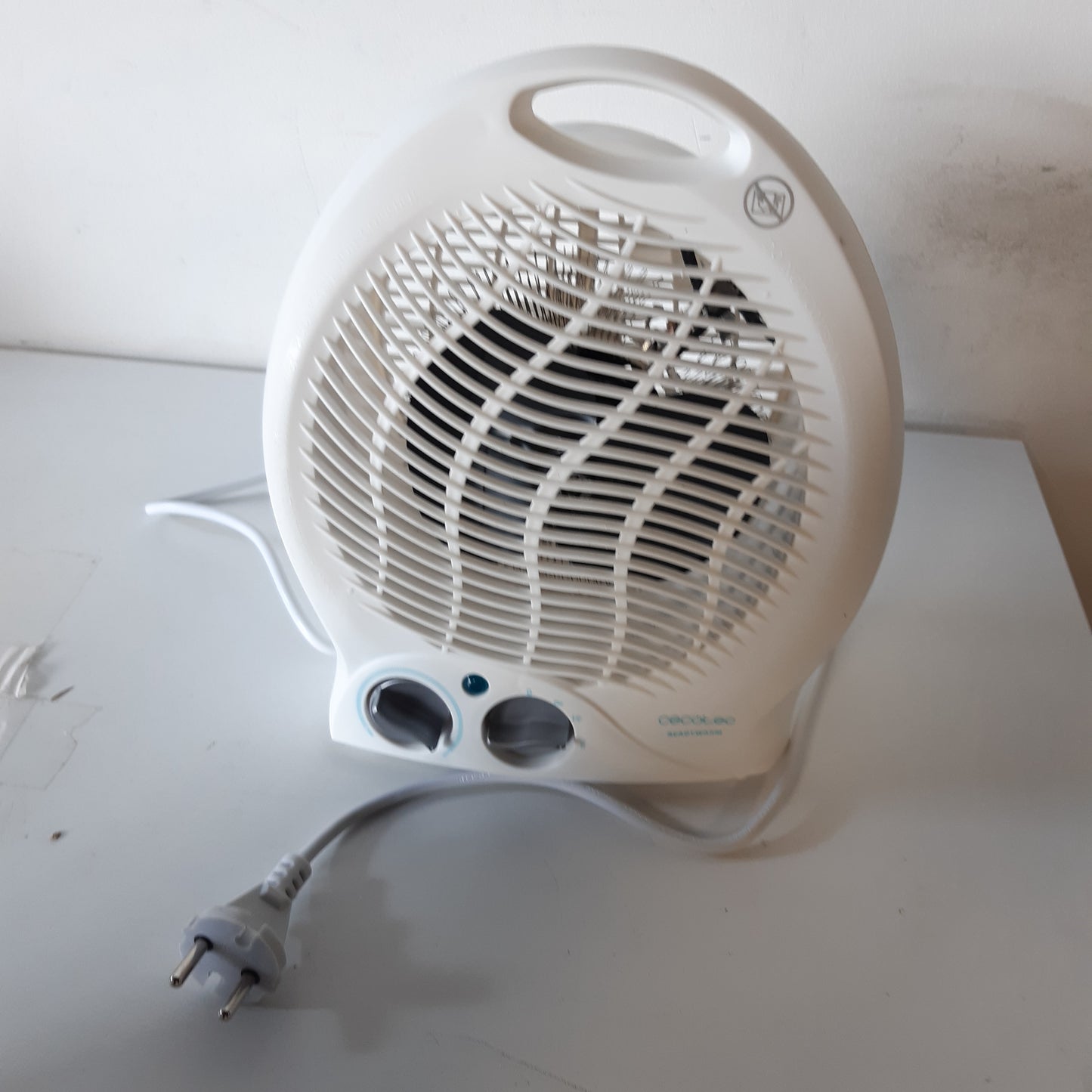 256285 - CECOTEC Ngrohës me ventilator për banjo Ready Warm 9790 Force - 2000W - Termostat i rregullueshëm - 3 mënyra funksionimi - Funksionim i qetë - I përshtatshëm për dhoma deri në 15 m²