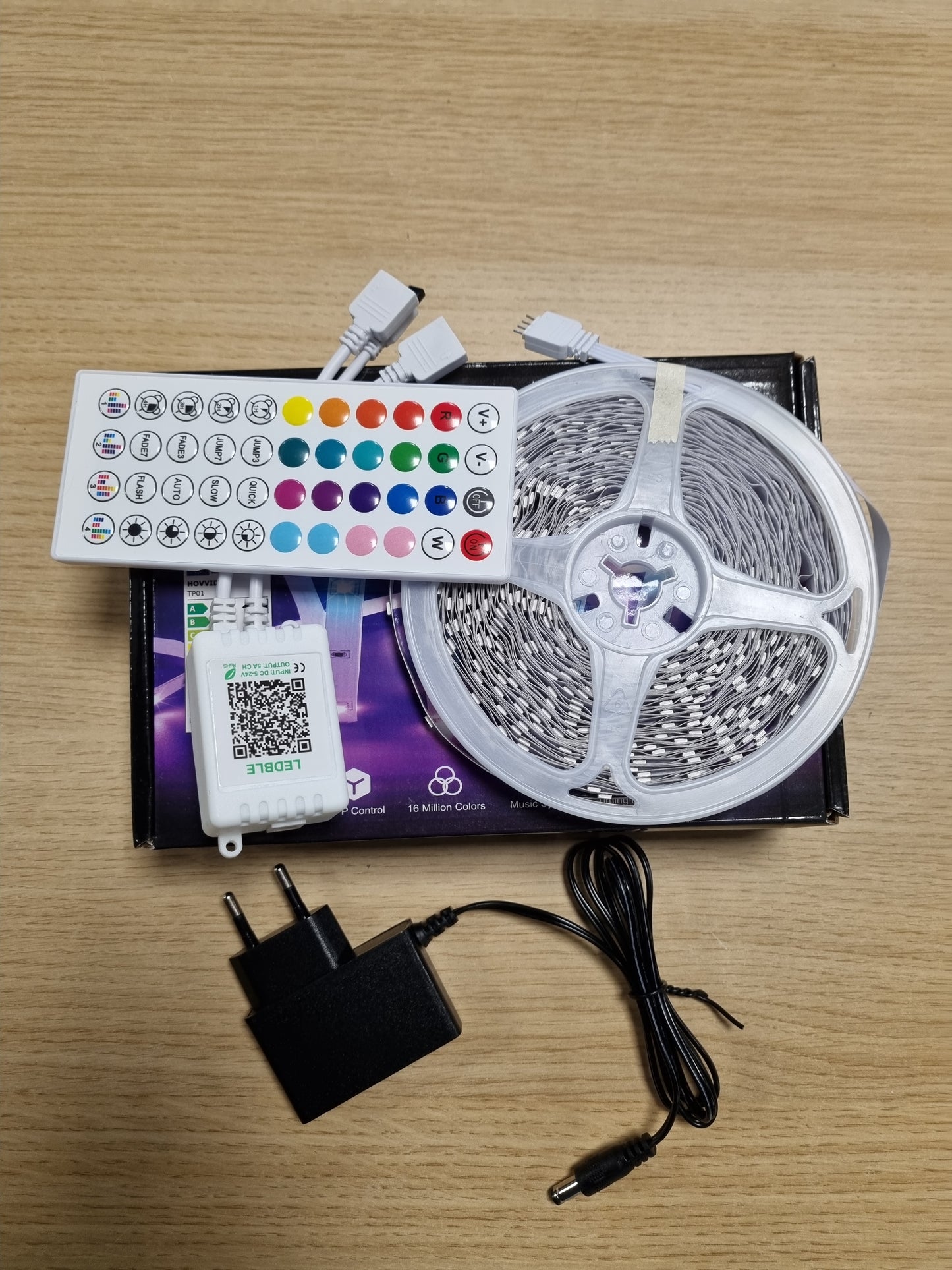 168118 - HOVVIDA Shirit LED 30M, 30 LED për metër, 1x15M, Shiriti RGB 900 LED me APLIKACION dhe telekomandë, Modalitet muzike dhe kohe, Përdorim i përshtatshëm për dhomë, dhomë ndenjeje, kuzhinë, dhomë gjumi, bar, festë