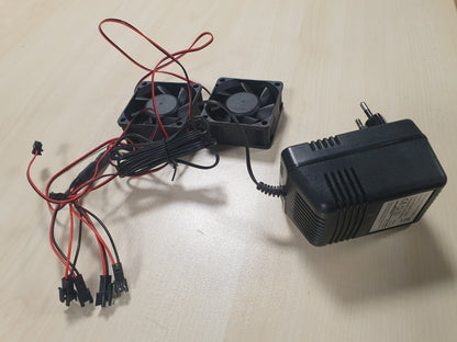 239699 - LUCKY REPTILE Ventilator Terra - 2 x 12V/6cm, Kit Ventilatorësh me Tension të Ulët dhe Transformator, I Zgjerueshëm në 4 Ventilatorë, I Heshtur dhe i Kontrolluar Termikisht