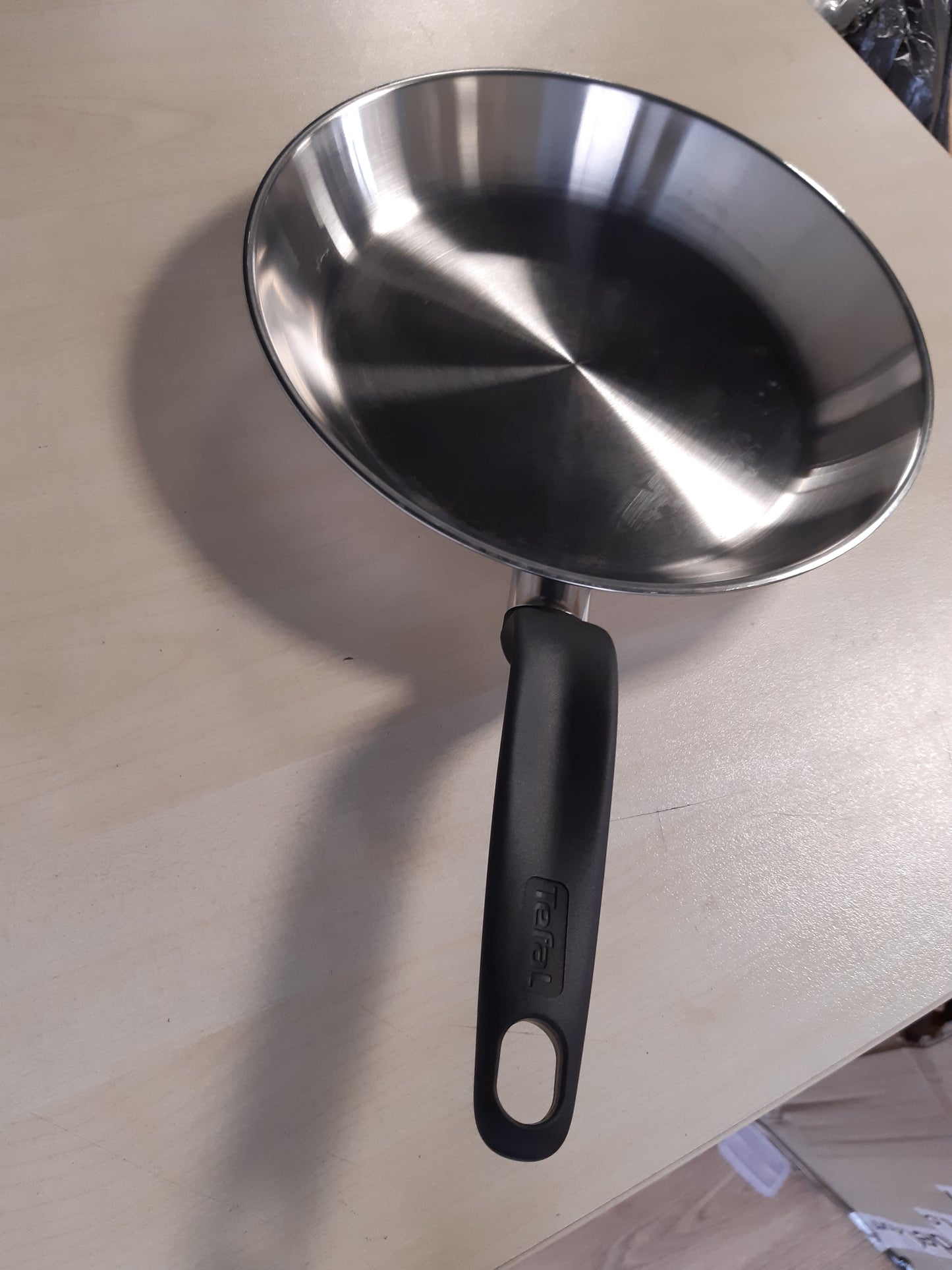 251488 - TEFAL Tigan Primary 28cm prej çeliku inox, Garanci 10-vjeçare, i pajtueshëm me induksion, E3080604