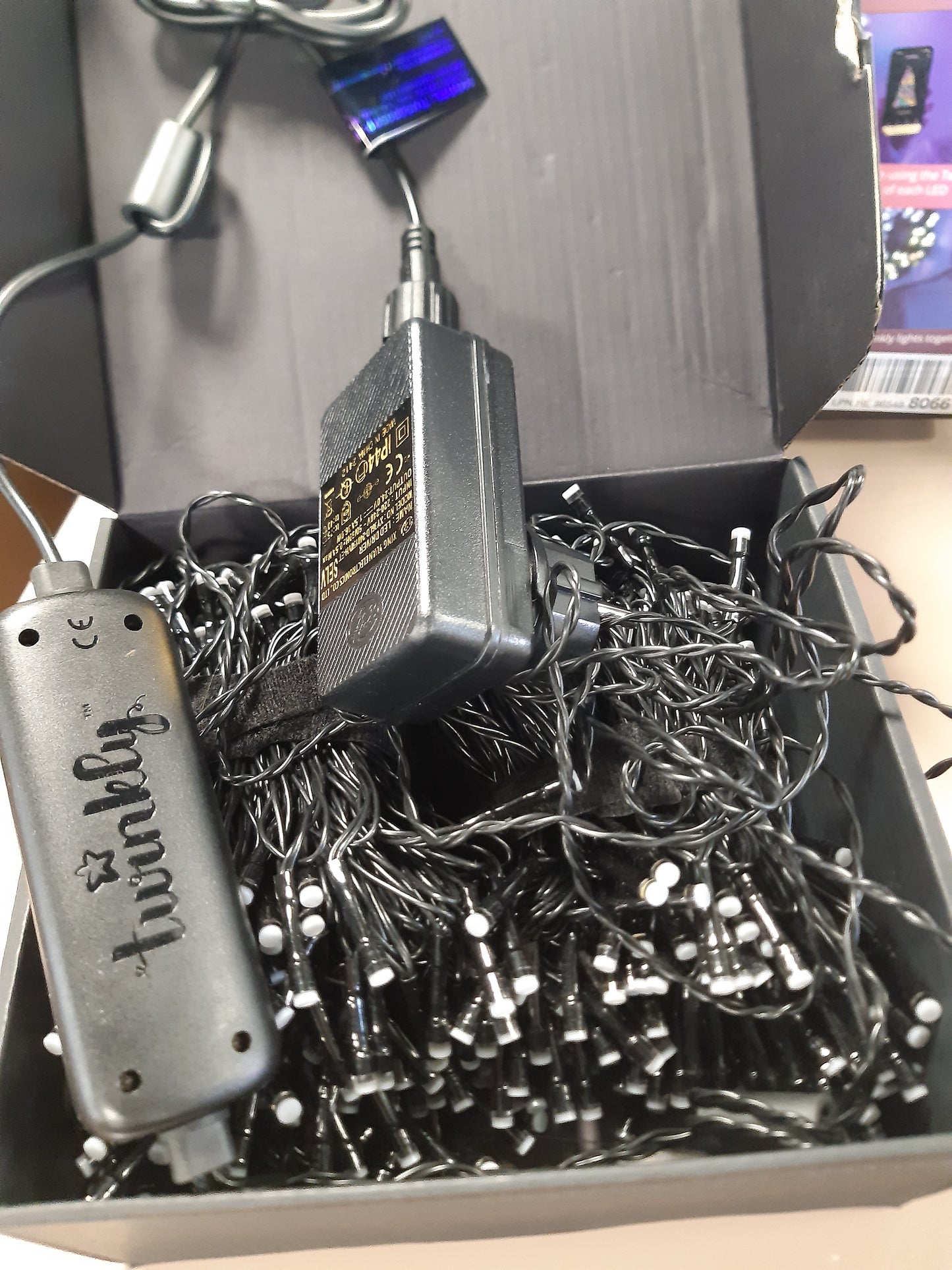 187019 - TWINKLY STRINGS Shirit LED 600 RGB+e Bardhë, për Ambient të Jashtë e të Brendshëm, Kompatibel me Alexa dhe Google Home, Hartëzueshme, IP44, Kontroll Aplikacioni, 48m, Tel i Zi