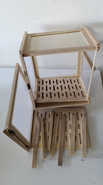 184621 - FAVECO Dollap i Vogël për Ruajtjen e Ushqimit, Madhësia 23cm x 18cm x 24cm, Materiali Druri, me 2 Tabaka të Lëvizshme dhe Doreza Metalike - Ideal për Djathë dhe Mish të Konservuar, KODI 544238