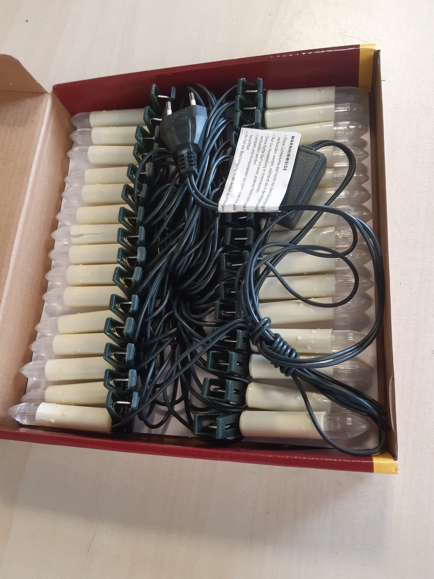 184501 - IDENA 38192 - Varg qirinjsh LED me 30 LED të Bardha të Ngrohta, Qirinj Ngjyrë Fildishi, Gjatësi Afërsisht 16m me Kapëse Montimi, Për Dekorim të Brendshëm dhe Krishtlindje