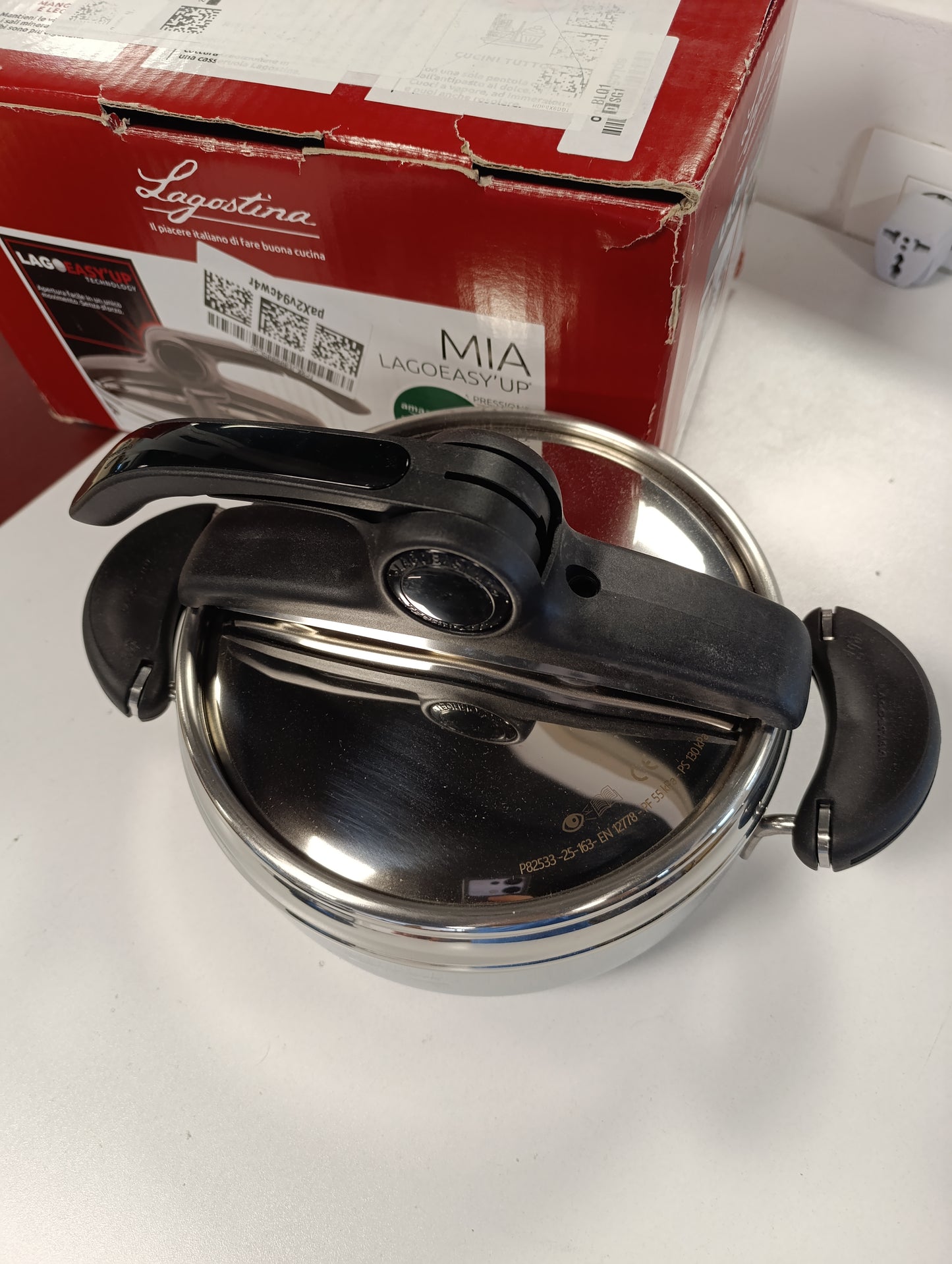 187098 - LAGOSTINA Mia Tenxhere me Presion, 3.5L, Çelik Inox 18/10, Ø 22 cm, Përshtatshme për Induksion dhe Gaz, Kapak që Hapet Lehtë, Bazë me Tre Shtresa, Mund të lahet në lavastovilje