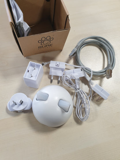 208103 - SURE PETCARE | Hub i bardhë, i pajtueshëm me fletët e maceve SureFlap Microchip dhe Ushqyesin për kafshë shtëpiake SureFeed Connect Microchip, si dhe me Felaqua Connect, me aplikacionin për celular