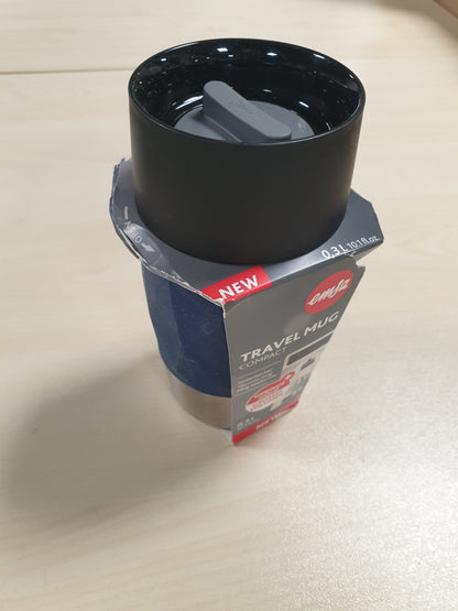 256675 - EMSA N21608 Filxhan udhëtimi, termos/filxhan i izoluar prej çeliku inox, 0.3 litra, mban pijet të ngrohta për 3 orë, të ftohta për 6 orë, 100% i papërshkueshëm nga rrjedhjet, i sigurt për lavastovilje, hapje për t’u pirë 360°, blu e errët