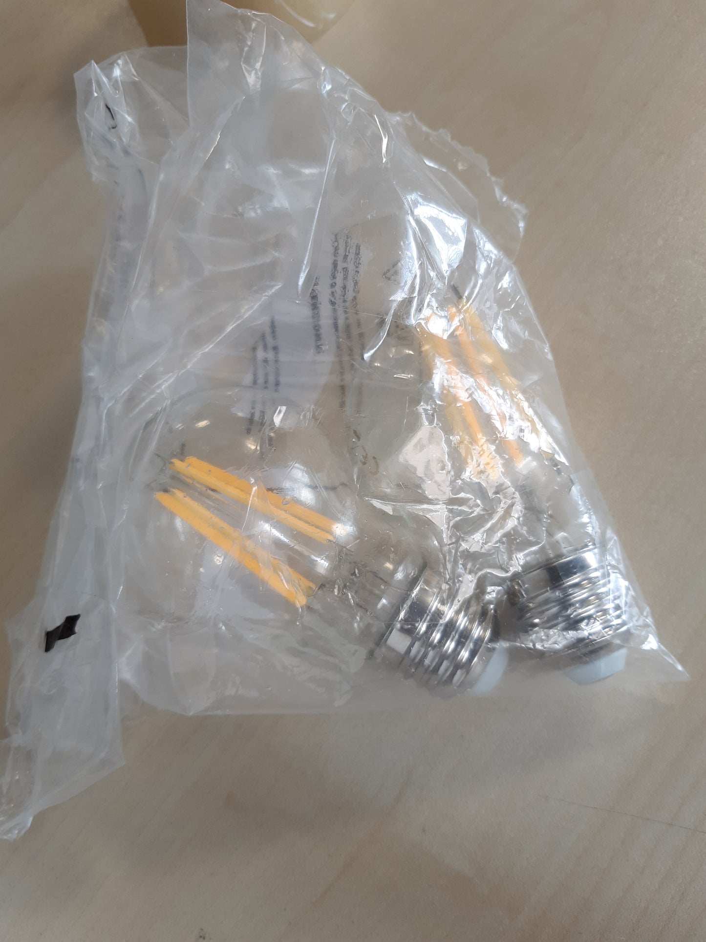 205822 - V-TAC Llampa LED me Filament 3x E27-12W (Ekuivalent 100W), Modeli A60-1521, Lumen 1521, Xham Klasik, 3000K Bardhë e Ngrohtë, Maksimal Efikasitet dhe Kursim Energjie