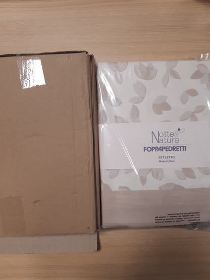 135153 - FOPPAPEDRETTI Set Krevatesh Notte & Natura (1 copë): Çarçaf, Çarçaf i Futur dhe Mbulesë Jastëku; materiali 100% Pambuk me Gjethe Rëre, Prodhuar në Itali