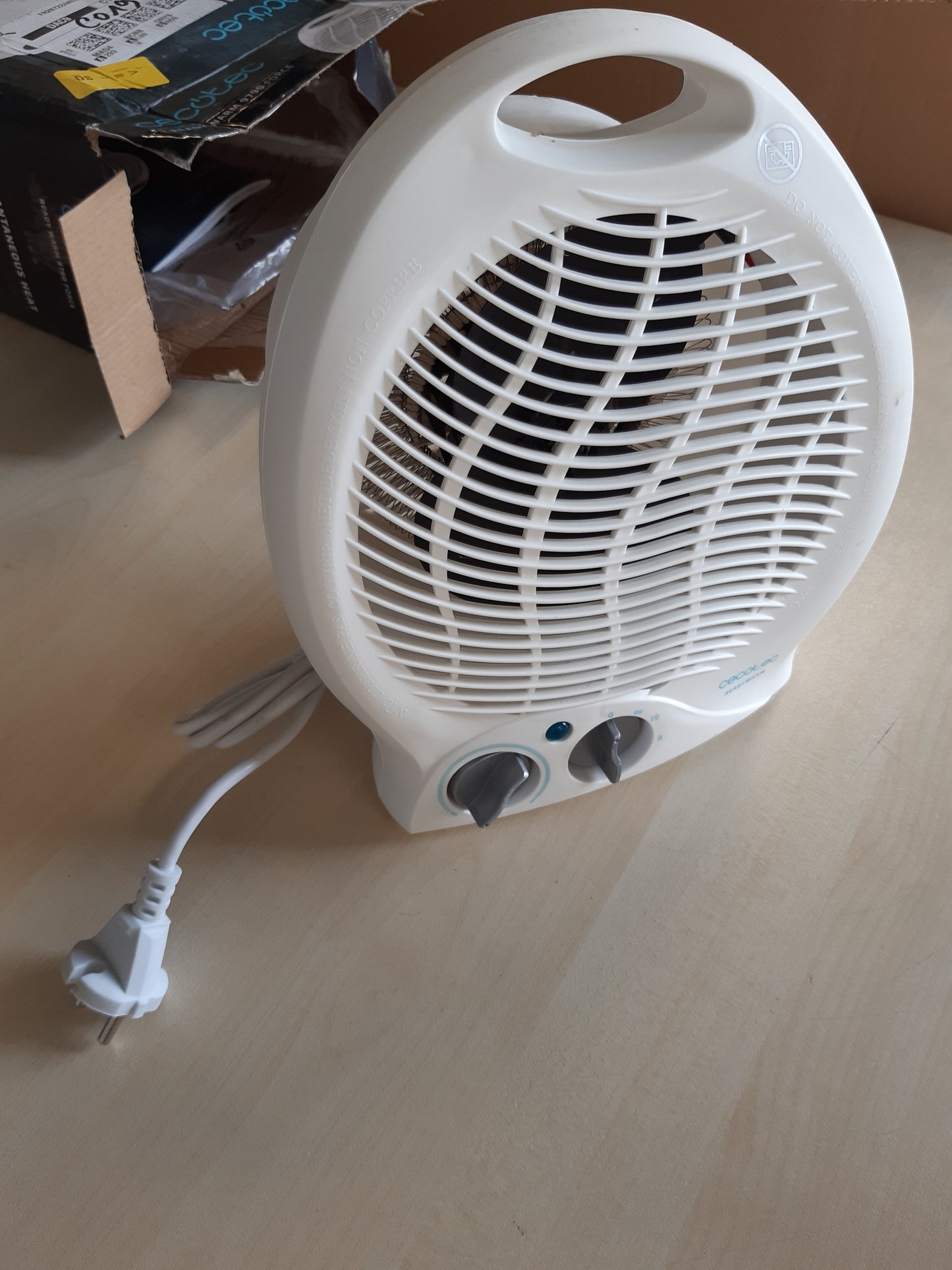 261589 - Cecotec Ngrohës me ventilator për banjo Ready Warm 9790 Force, 2000W, energji të ulët, termostat i rregullueshëm, 3 mënyra funksionimi, i përshtatshëm për dhoma deri në 15 m²