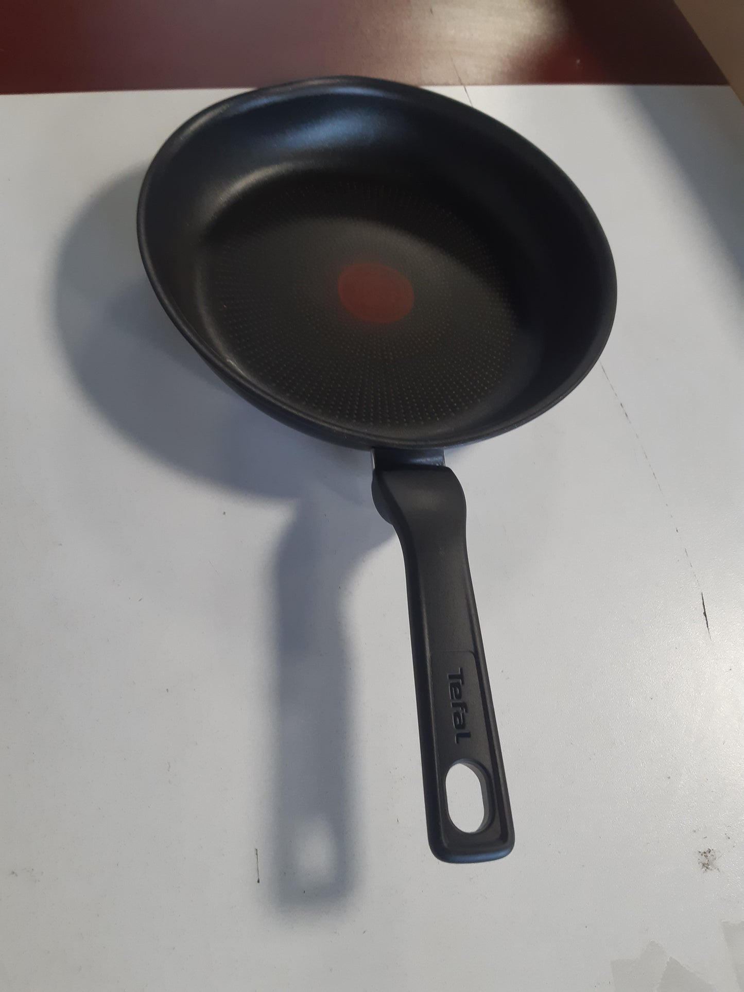213979 - TEFAL Tigan 24 cm, teknologji treguese e temperaturës, i pajtueshëm me induksion, shtresë jo ngjitëse