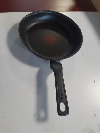 213979 - TEFAL Tigan 24 cm, teknologji treguese e temperaturës, i pajtueshëm me induksion, shtresë jo ngjitëse