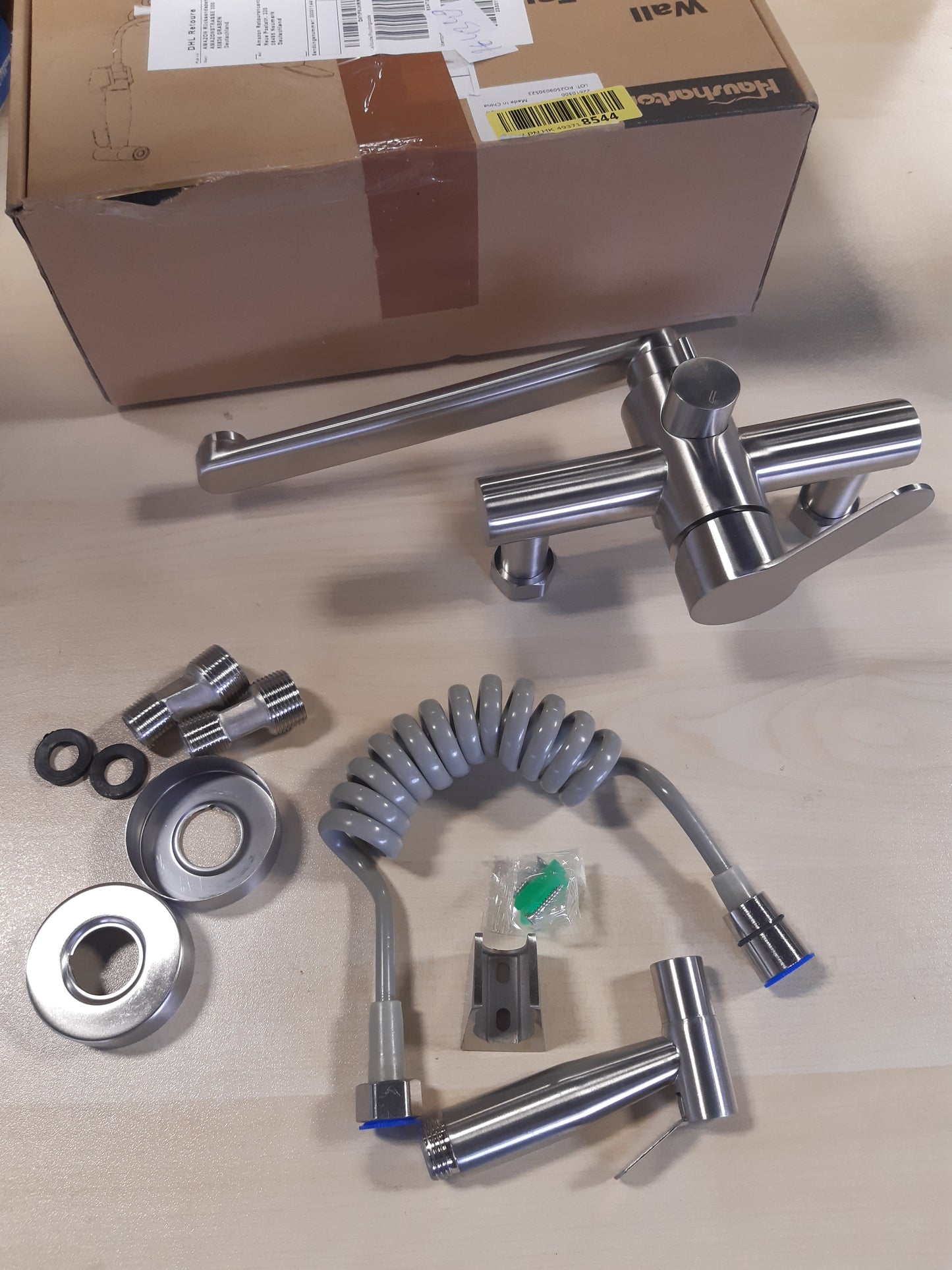 164349 - RUBINET Kuzhinë I Montuar Në Mur, me Pistoletë Spërkatëse, Rubinet Rrotullues 360°, Grykë Rrotulluese 23 cm, Material Çelik Inox I Lëmuar