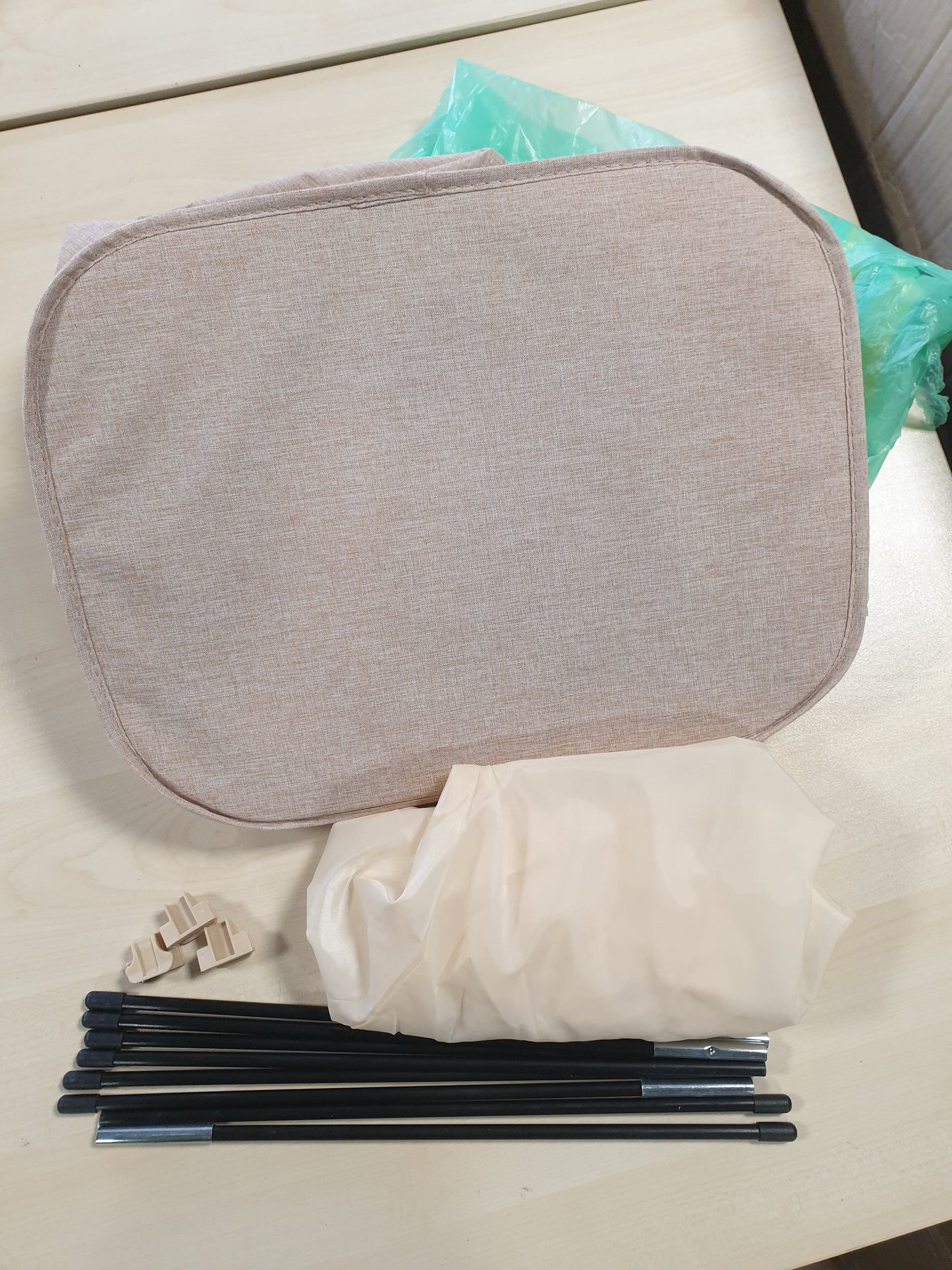 176160 - LIFEWIT Shportë Rrobash 105L me Kapak dhe Kornizë Plastike, Ndarës i Madh i Palosshëm për Dhomë Gjumi dhe Banjë - Ngjyra Bezhë