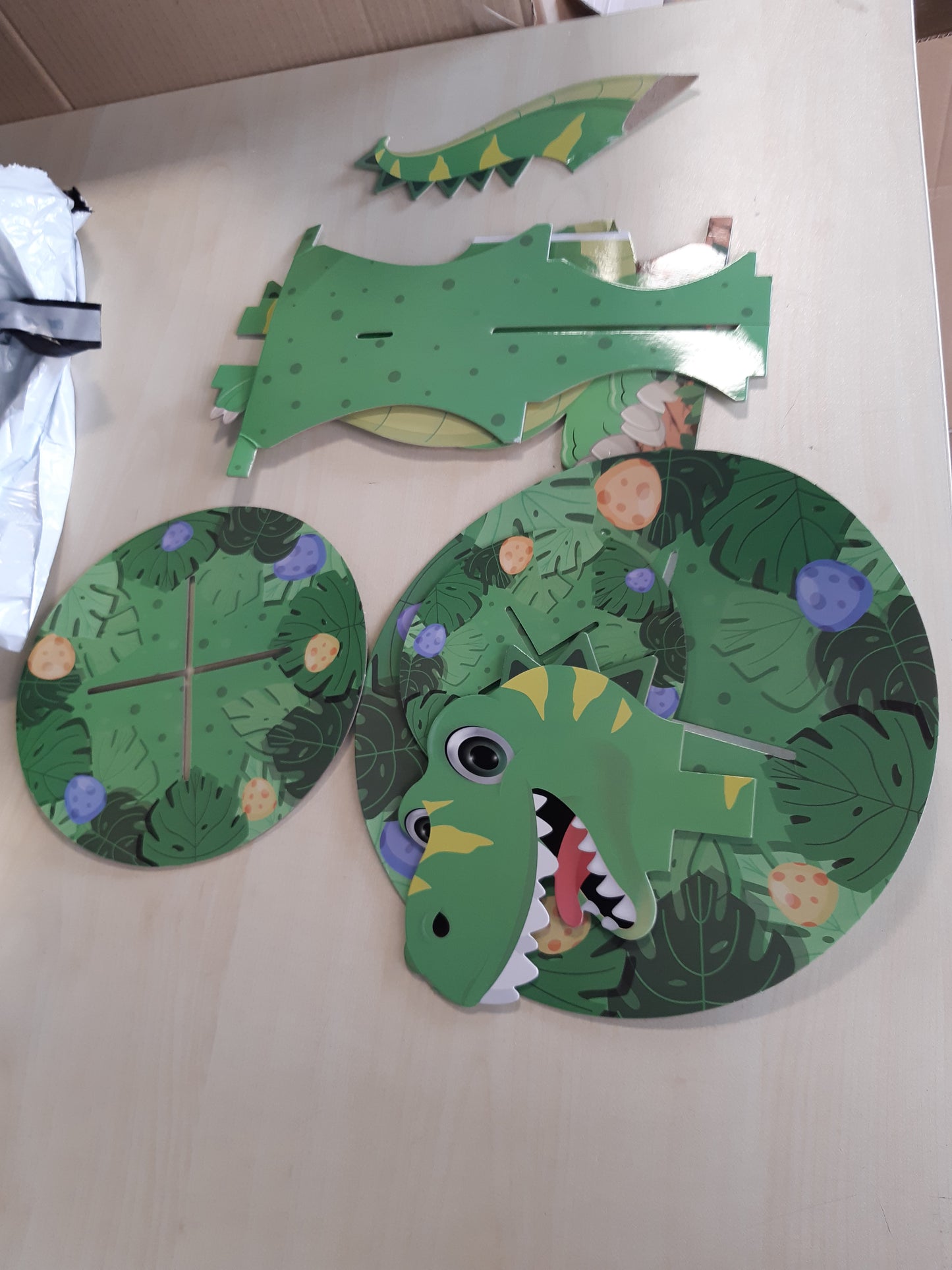 216606 - Mbajtëse për 24 kekë të vegjël me dinosaur, 3 mbajtëse për kekë me kafshë, Furnizime për festa