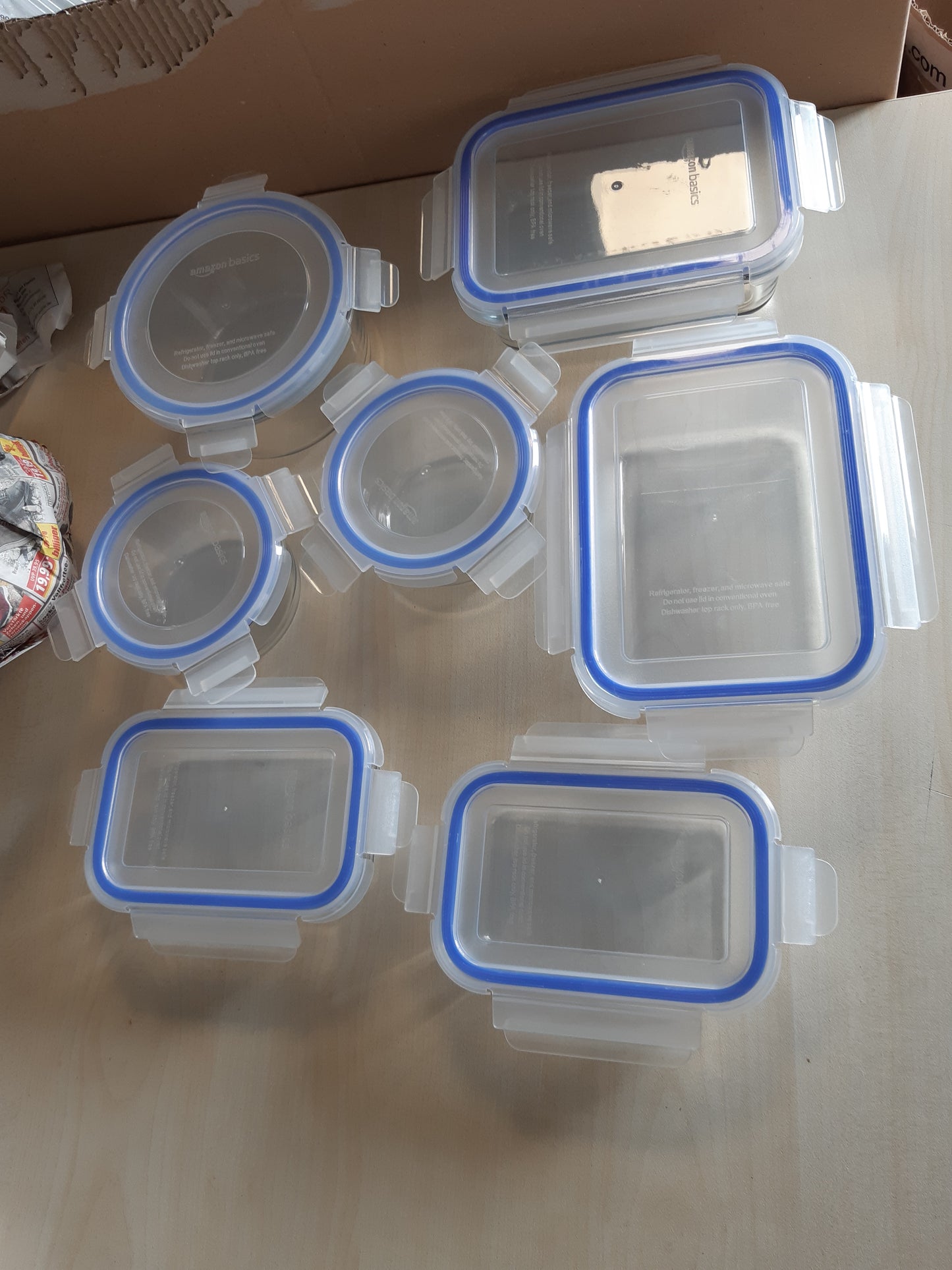 263509 - AMAZON BASICS - Set me 14 enë qelqi të papërshkueshme nga rrjedhjet me kapakë plastikë, transparente, blu, pa BPA