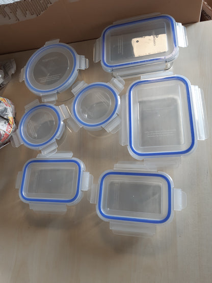 263509 - AMAZON BASICS - Set me 14 enë qelqi të papërshkueshme nga rrjedhjet me kapakë plastikë, transparente, blu, pa BPA