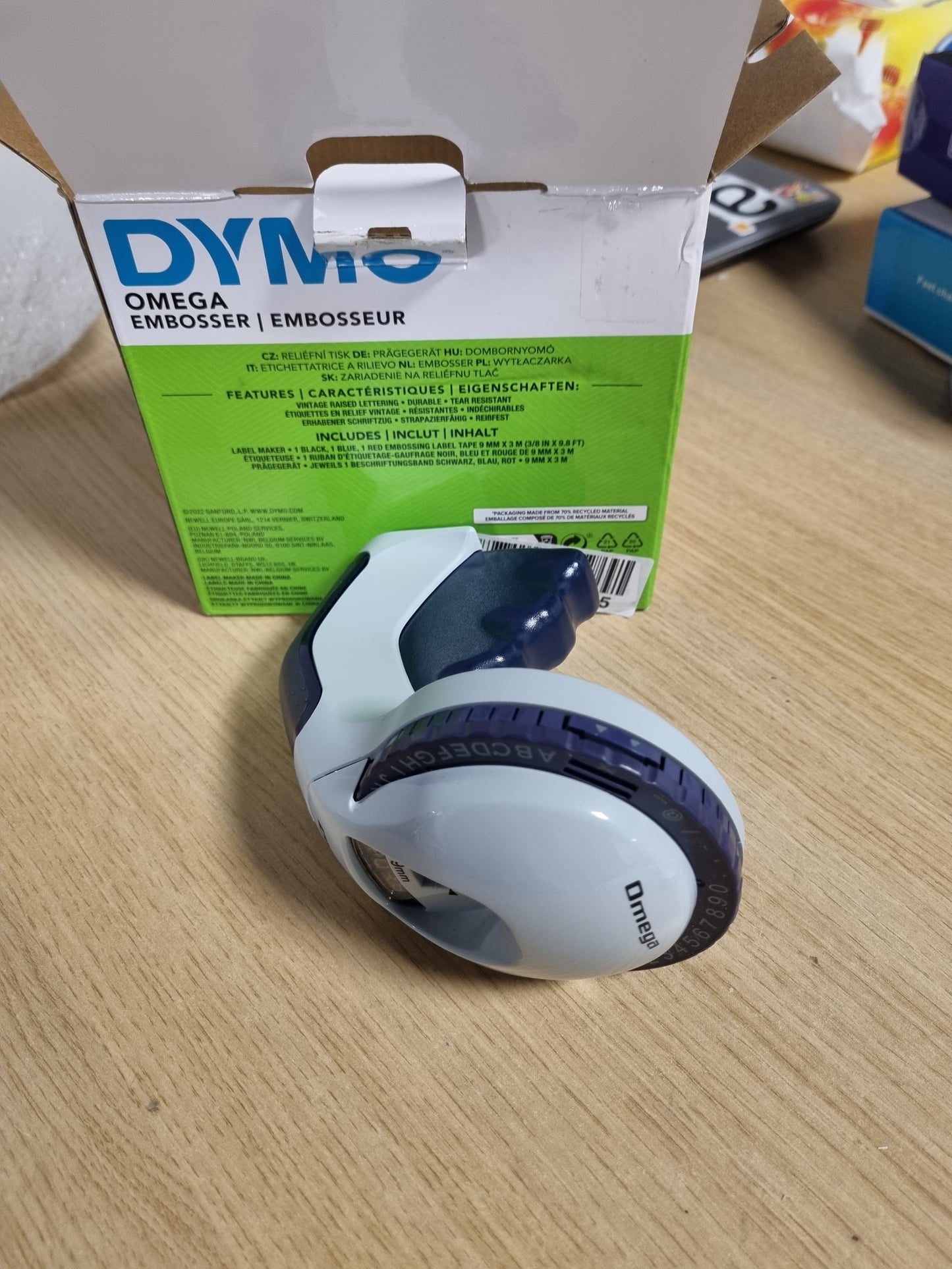 268719 - DYMO Sistemi i Etiketimit Omega me 3 Shirita | Seti Fillestar për Krijuesin e Etiketave Omega | Dizajn Kompakt me Rrotë me Klik të Rrotulluar | Për Shtëpi, Punime Vetë dhe Artizanate
