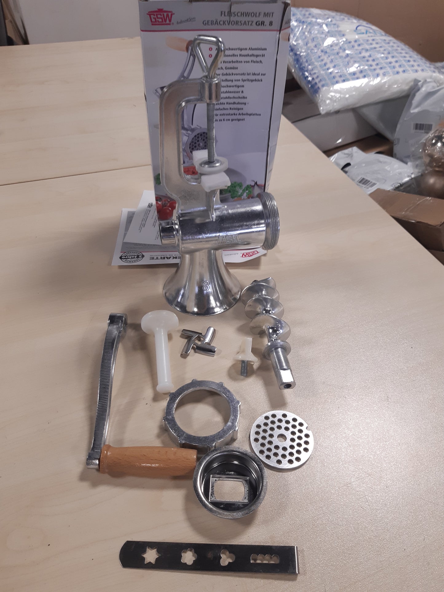 219165 - GSW Mulli mishi Madhësia Nr. 8, çelik inox, për mish dhe perime, përfshin aksesorin e pjekjes dhe guaskën, Alumini, Argjendi