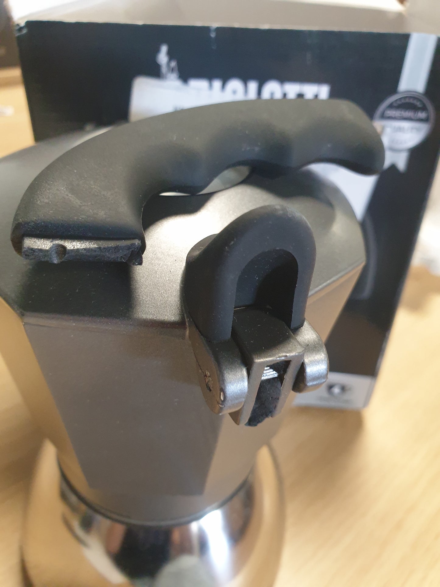 260452 - BIALETTI Makinë kafeje me induksion Brikka, 4 filxhanë (170 ml), Espresso në stilin e barit, e përshtatshme për të gjitha llojet e sobave, argjendi
