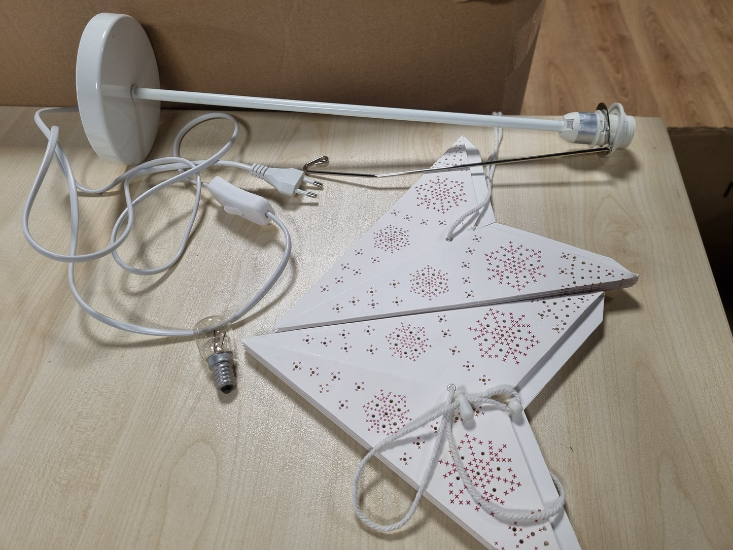 235652 - SALCAR Yll Krishtlindjesh LED, 55 cm, Yll Letre me Llambë E14, Yll i Ndriçuar 3D, i Bardhë