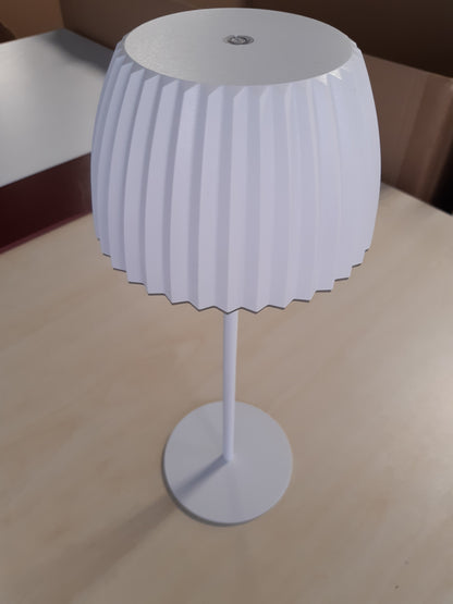 208486 - BRILONER - Llambë LED për Tavolinë Riffle, Pa Tel, Skaj Drite, Bateri e Zëvendësueshme, 14.5 x 36.5 cm, IP44, E Rikarikueshme, E Bardhë, Zbehës me Prekje, Fituese e Çmimit Gjerman të Dizajnit 2025