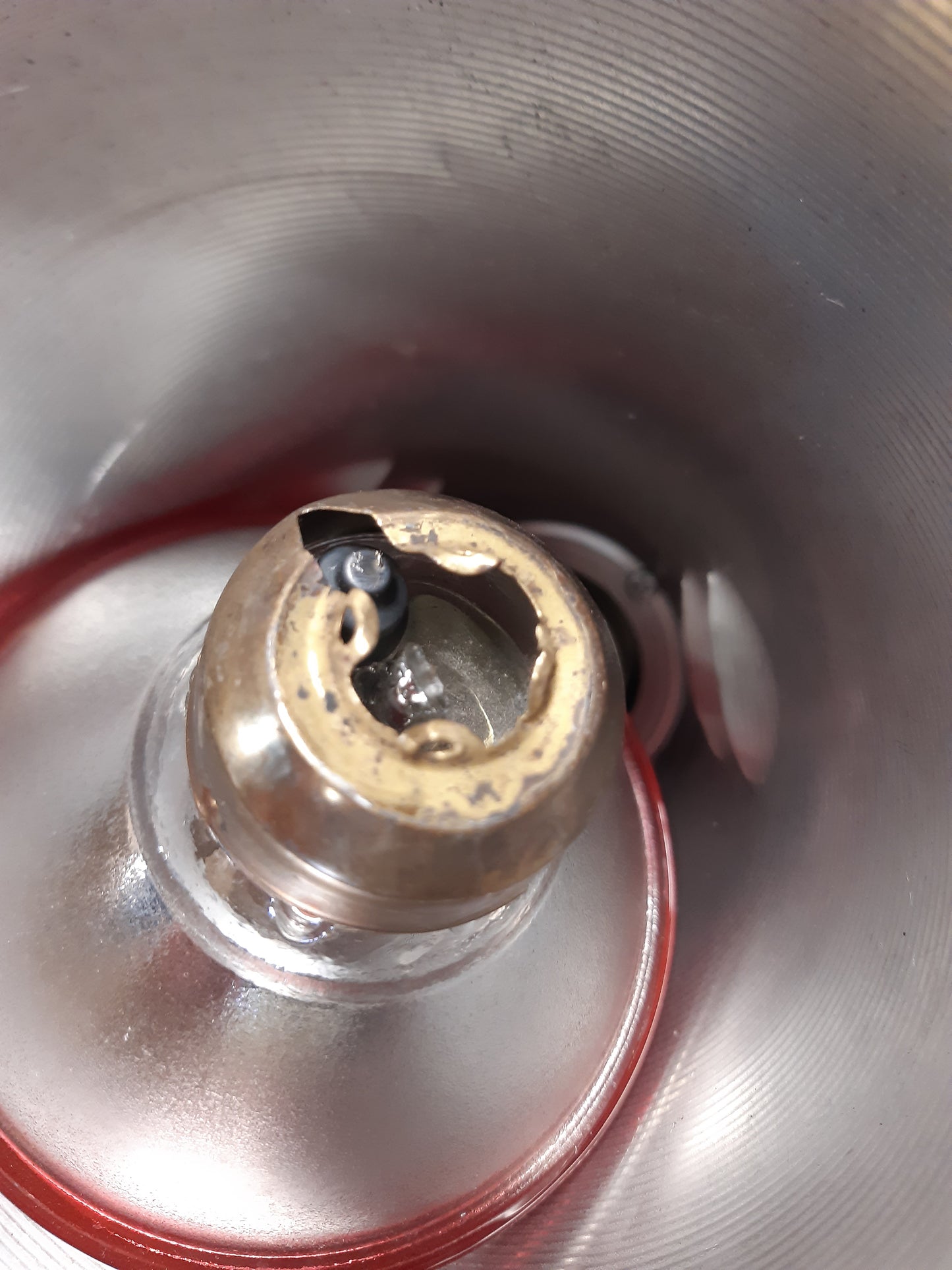 209690 - KERBL Llambë Ngrohëse me Infra të Kuqe për Derrkuca/Zogj të Vogël, pa llambë, Tendë Alumini 21cm, Kabllo 5.0m, Kapacitet Ngarkese 20kg, me Vrima Ventilimi, Modeli 22318, Ngjyra Argjend