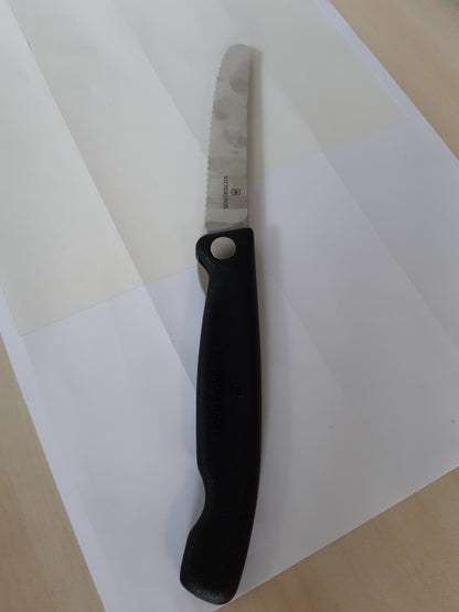 246392 - VICTORINOX Thikë pikniku e palosshme për ecje në natyrë, fruta, perime, bukë të thekur, salçiçe, teh i dhëmbëzuar, e zezë