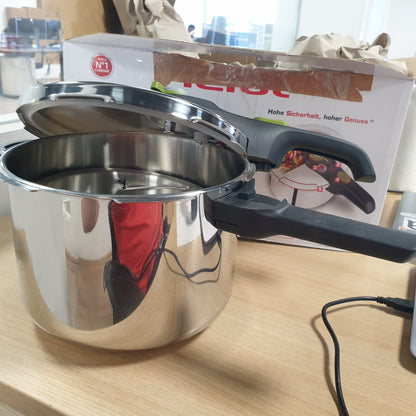 141849 - Tefal Secure 5 Neo – tenxhere me presion me kosh avulli, ngjyrë argjendi/e zezë, 22 cm, kapacitet 6 litra.