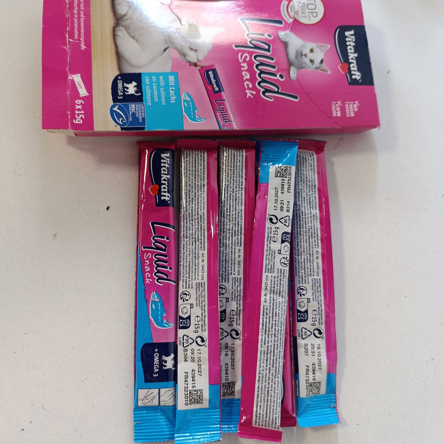 211764 - VITAKRAFT Lëng i Lehtë, Ushqim Kremoz për Mace me Salmon dhe Acide Yndyrore Omega 3, për Lëkurë të Shëndetshme, në Qese Individuale - 1 Pako (6 x 15g)